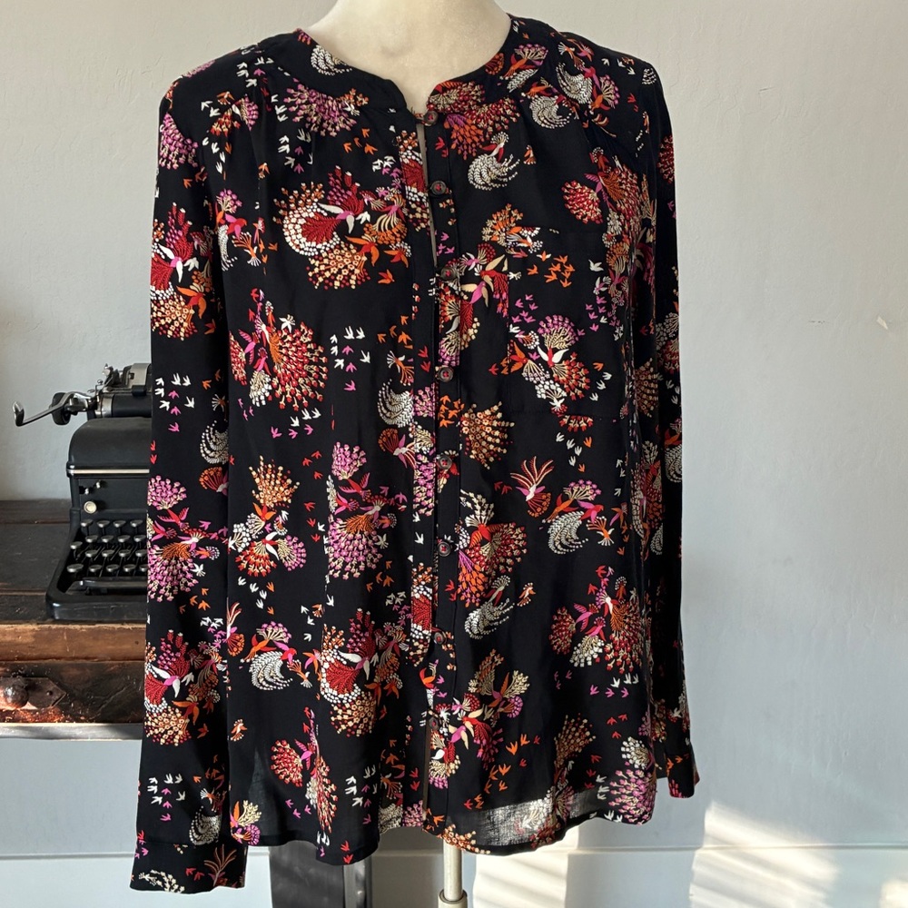 Anthropologie 28 of 52 Conversations Whimsical Bird and Floral Top - Size 6 - Picture 2 of 16